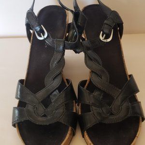 AEROSOLES Black Strappy Wedge Sandal with Cork Accents Size 9 - Like NEW